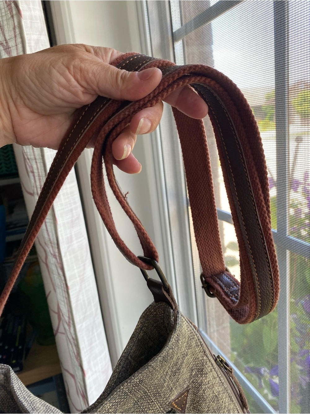 Handmade Hemp Crossbody Bucket Bag - Picture 7 of 7